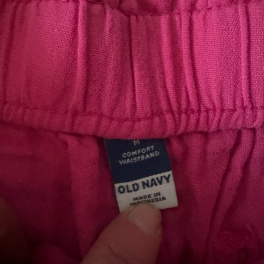 Old Navy NWT shorts, size M. Hot pink, elastic waist, soft muslin cotton - Picture 4 of 8